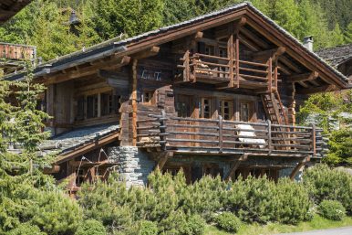 Chalet Le Ti Outside